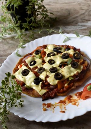 A picture of Chapati Pizza.