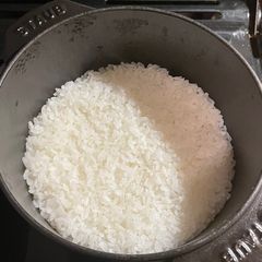 A picture of Steamed Japonica rice.