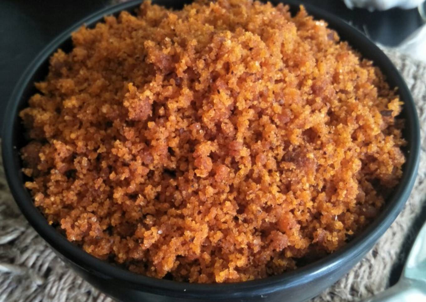 Sukhi Lasni Chutney (Dry Garlic Coconut Chutney In NKGSB Style)