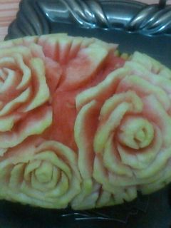 عکسی از دستور تزئین هندوانه شب یلدا