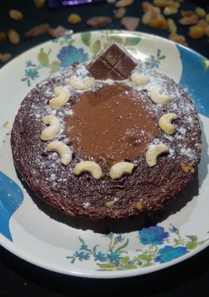 চকলেট বিস্কুট কেক উইথ চকলেট সিরাপ (Chocolate Biscuit cake with Chocolate Syrup recipe in Bengali) রেসিপির প্রধান ছবি