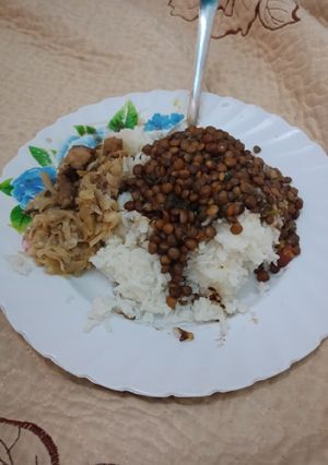 A picture of Lentils with rice.