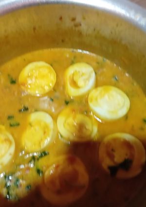A picture of Egg curry.