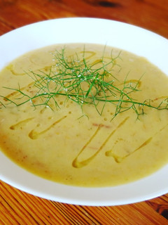 Una foto de Crema de alubia blanca con setas shiitake y alga kombu
