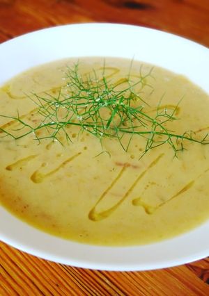 Una foto de Crema de alubia blanca con setas shiitake y alga kombu