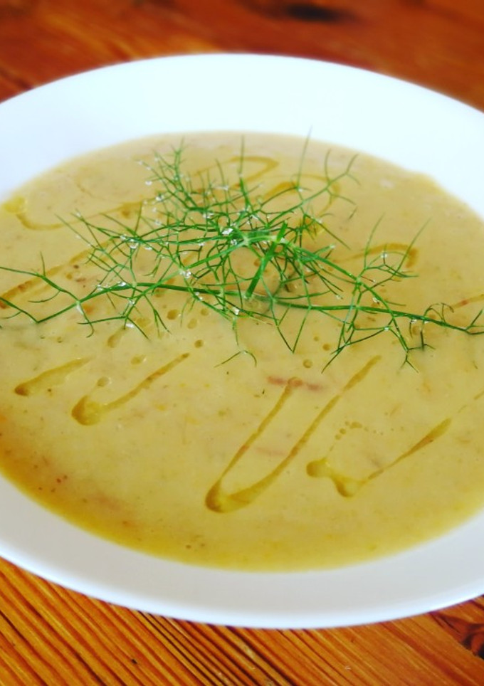 Una foto de Crema de alubia blanca con setas shiitake y alga kombu
