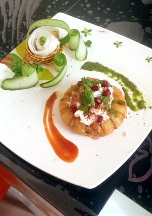 A picture of Ring samosa chaat.