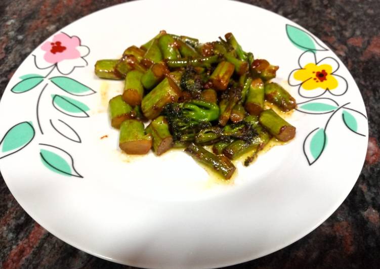 Bimi salteado con mantequilla, soja y jengibre