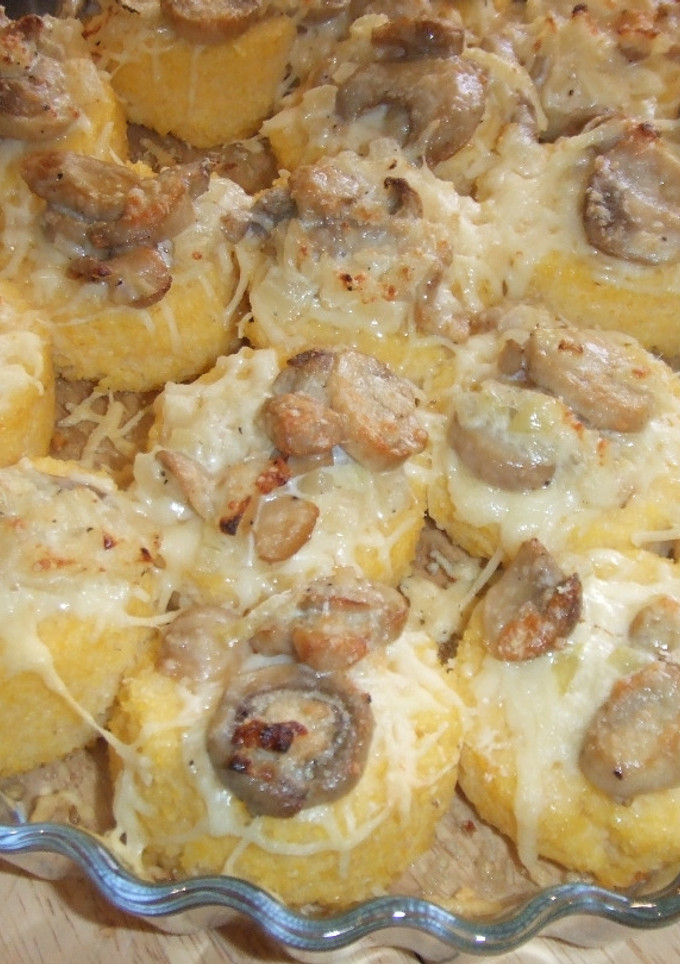 Una foto de Medallones de polenta con champiñones al Emmental