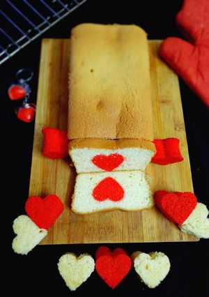 ஹிடேன் ஹார்ட் கேக் (hidden heart cake recipe in Tamil) செய்முறை முக்கிய புகைப்படம்