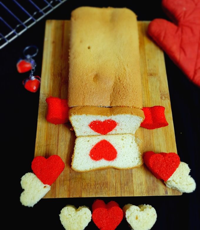 ஹிடேன் ஹார்ட் கேக் (hidden heart cake recipe in Tamil) செய்முறை முக்கிய புகைப்படம்