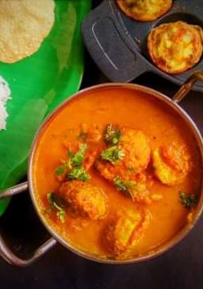 பாரம்பரிய செட்டிநாடு முட்டை பணியார குழம்பு செய்முறை முக்கிய புகைப்படம்