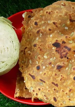 कोबी पराठा (Kobi Paratha Recipe In Marathi) रेसिपी चे मुख्य फोटो 