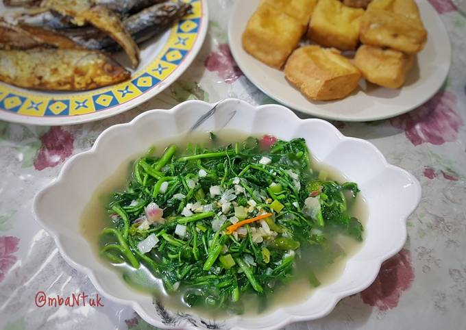 Resep Tumis Selada Air Berkuah Oleh Tituk Sk Cookpad