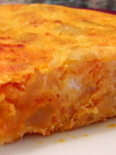 Una foto de Tortilla de patatas con sobrasada y queso de Mahón