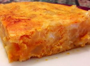 Una foto de Tortilla de patatas con sobrasada y queso de Mahón