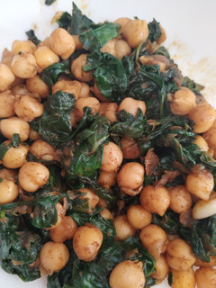 Una foto de Garbanzos con espinacas