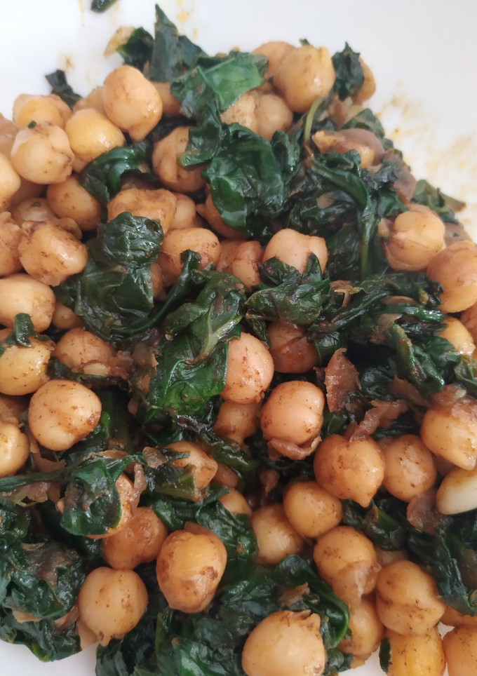 Una foto de Garbanzos con espinacas