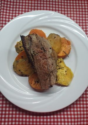 Una foto de Pulpón con boniatos al horno