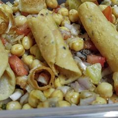 A picture of Chat pata chana chaat 😋.