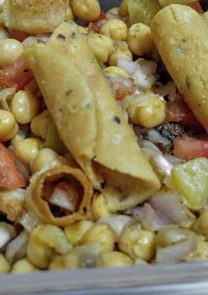 A picture of Chat pata chana chaat 😋.