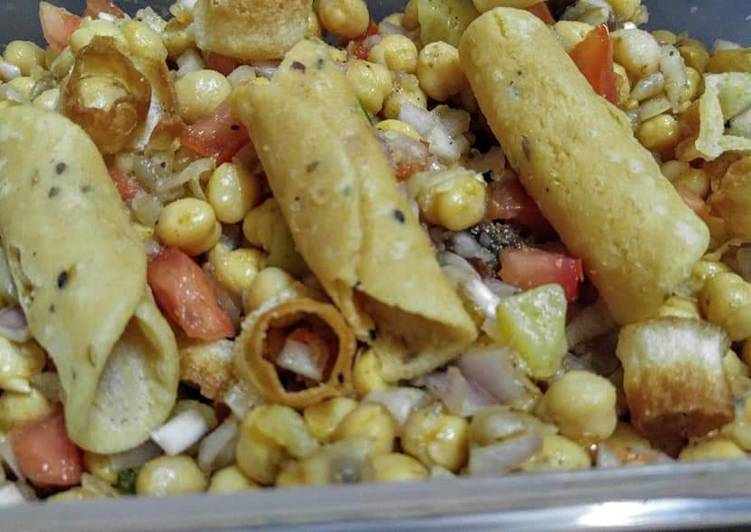 Recipe of Super Quick Homemade Chat pata chana chaat 😋