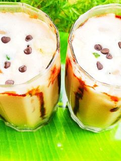 चोको बनाना लस्सी (choco banana lassi recipe in marathi) रेसिपी चे मुख्य फोटो