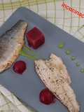 Filetti di branzino con crema di piselli e gelee' di barbabietol