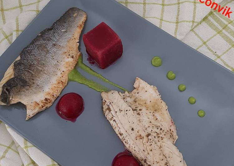 Steps to Make Veloce Filetti di branzino con crema di piselli e gelee&#39; di barbabietol