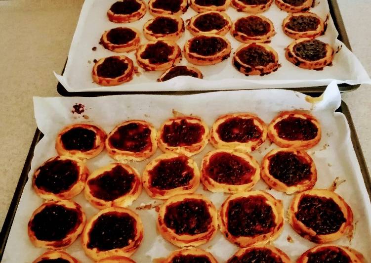 Step-by-Step Guide to Prepare Fatto in casa Crostatine di frolla al limone e confettura di visciole