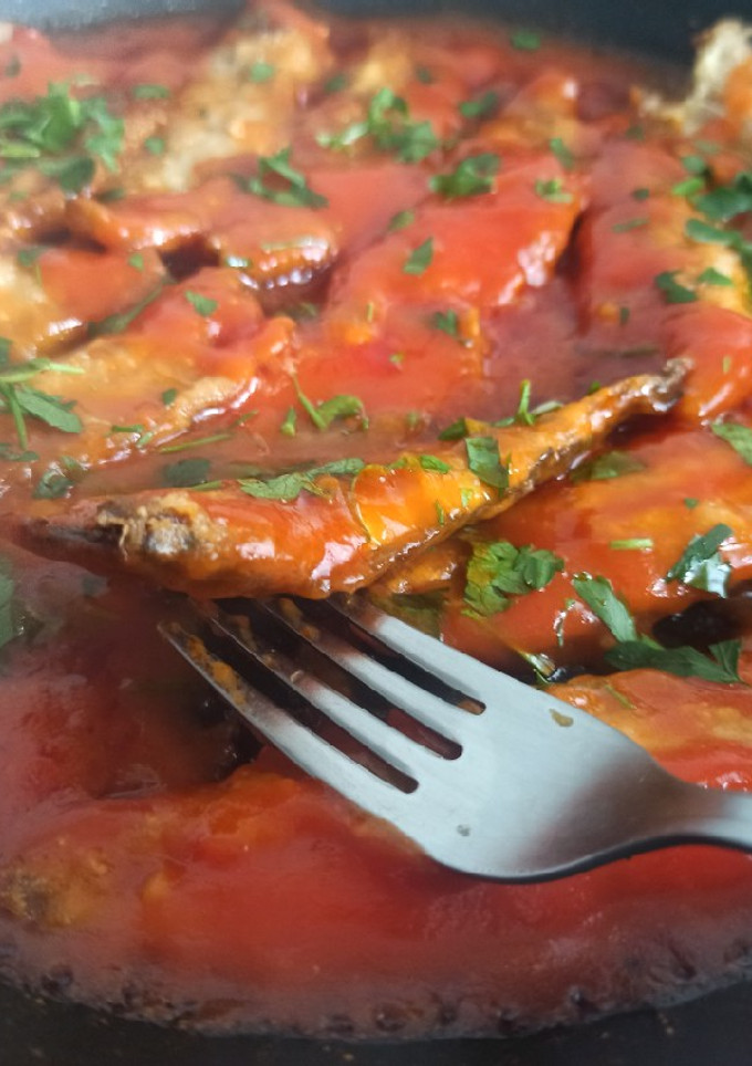 Una foto de Sardinas en tomate