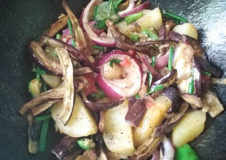 Step-by-Step Guide to Prepare Speedy #Bringel and Potato curry