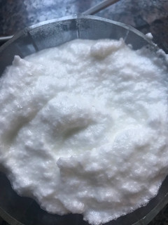 Una foto de Mousse de limón con Clara cocida