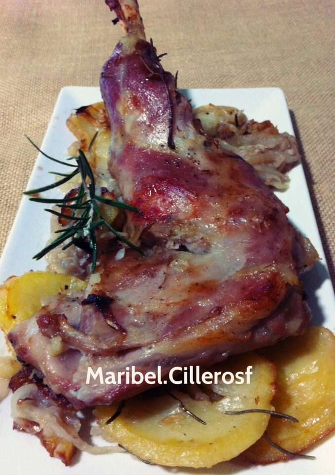 Una foto de Paletilla de cabrito lechal al horno