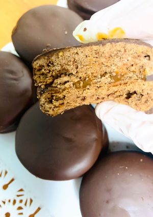 Una foto de Alfajores de chocolate tipo havanna 🍫