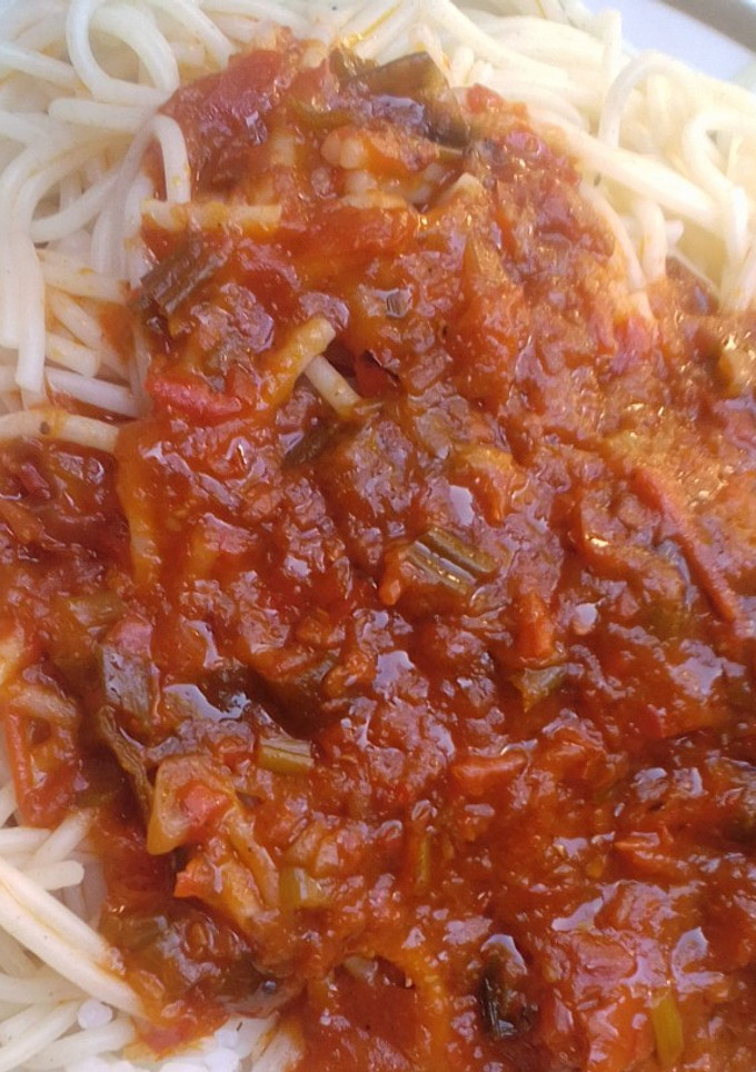 A picture of Spaghetti with stew.