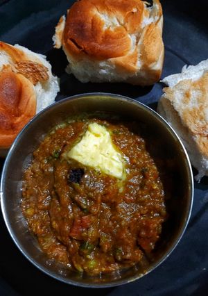 পাও ভাজি ঘরোয়া স্টাইলে(Pav bhaji recipe in Bengali) রেসিপির প্রধান ছবি