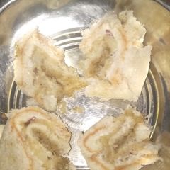 A picture of Pin rolled potato sandwich 🥪🥪.
