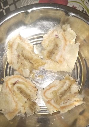 A picture of Pin rolled potato sandwich 🥪🥪.