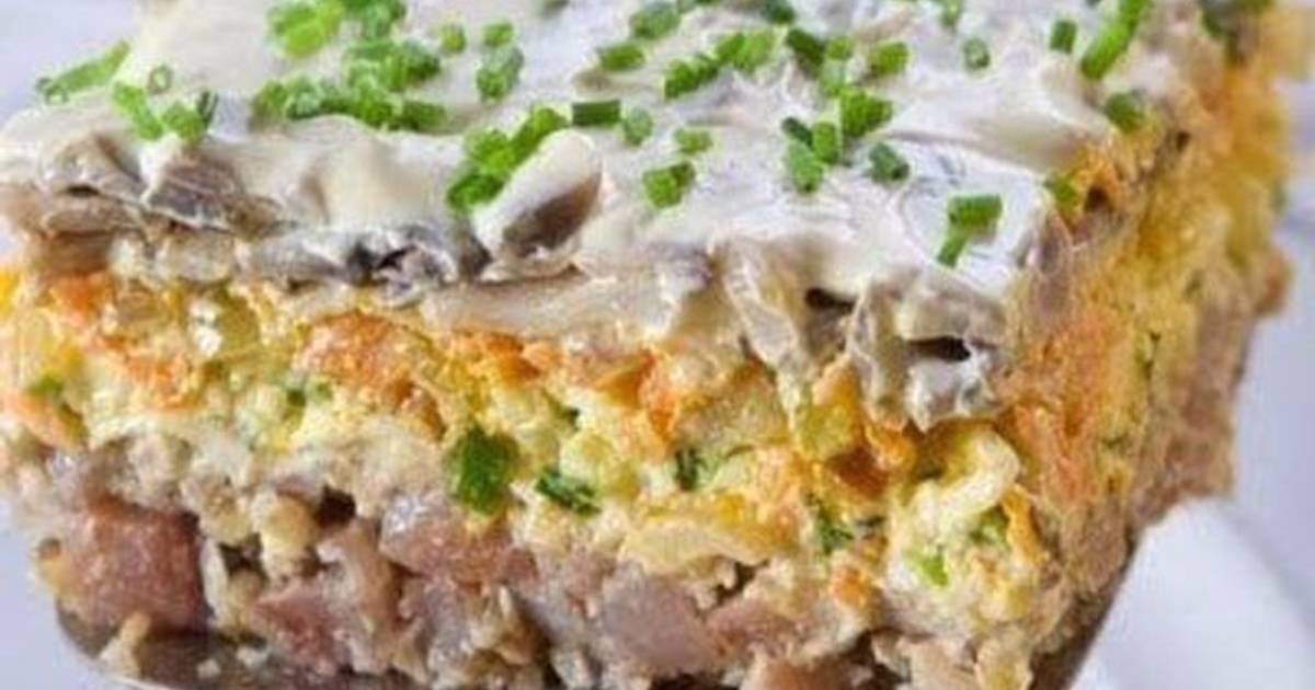 Салат из селедки с грибами и орехами