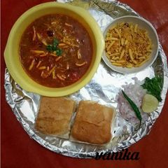 A picture of Misal pav.