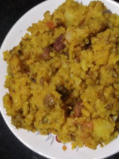 વઘારેલી ખીચડી (Vaghareli Khichdi Recipe In Gujarati) રેસીપી મુખ્ય ફોટો