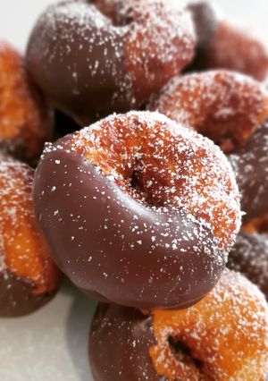 Una foto de Buñuelos de Cuaresma de speculoos con cobertura de chocolate