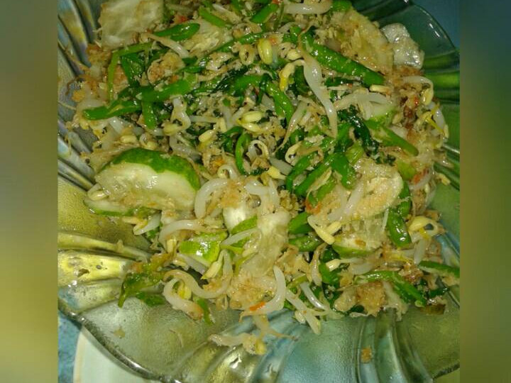 Langkah Mudah untuk Menyiapkan Sayur mayur bumbu urap (salad java) Anti Gagal