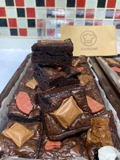 Foto resep Fudgy and Shiny Crust Brownies