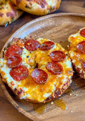 A picture of 15 mins High Protein Pizza Bagel.