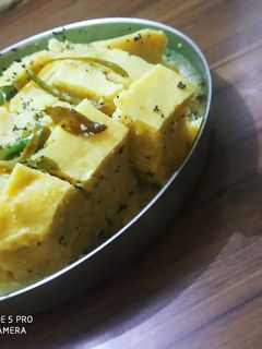 ढोकला(dhokla recipe in hindi) रेसिपी मुख्य फोटो