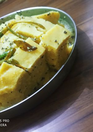 ढोकला(dhokla recipe in hindi) रेसिपी मुख्य फोटो