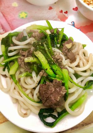 Hình của món Mỳ udon xào thịt bò.