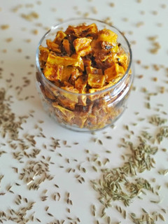 Una foto de Mango Pickle (encurtido de mango)